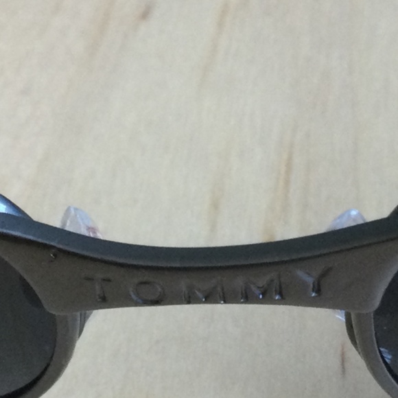 TOMMY FORD UV400 Unisex Glasses NWOT - Picture 2 of 8